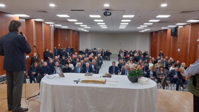 Κατάμεστη η αίθουσα του Μεγάρου Αχαρνών "ΜΑΡΙΟΣ ΣΟΥΛΟΥΚΟΣ" Η εκδήλωση του Κυνηγετικού Συλλόγου Αχαρνών - φωτογραφία 1
